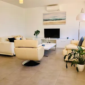 Siriana 101, 001 Benalmádena